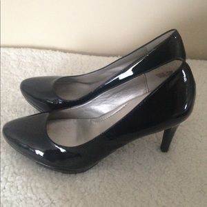 Holly Black Me Too heels